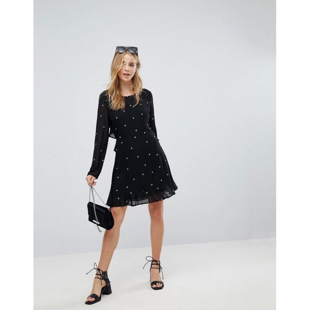 Black Star Embroidered Backless Ruffle Dress - Picture 4 of 8
